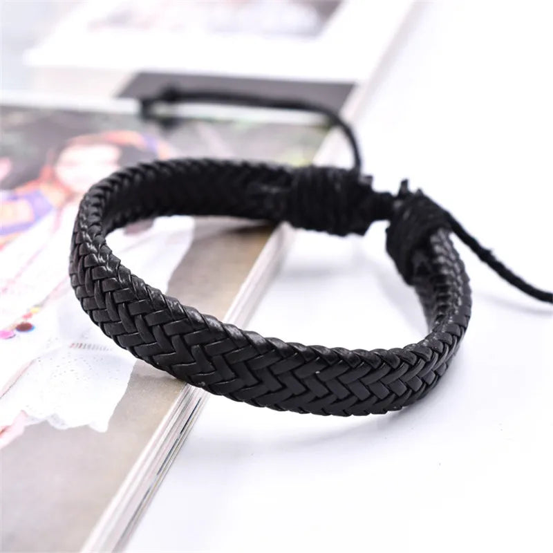 Moderne punk Geflochtene Leder Armband Männer Mode Handgemachte Armreif Charme Spitze-up Männlich Gewebt Armband Geschenke Drop Shipping