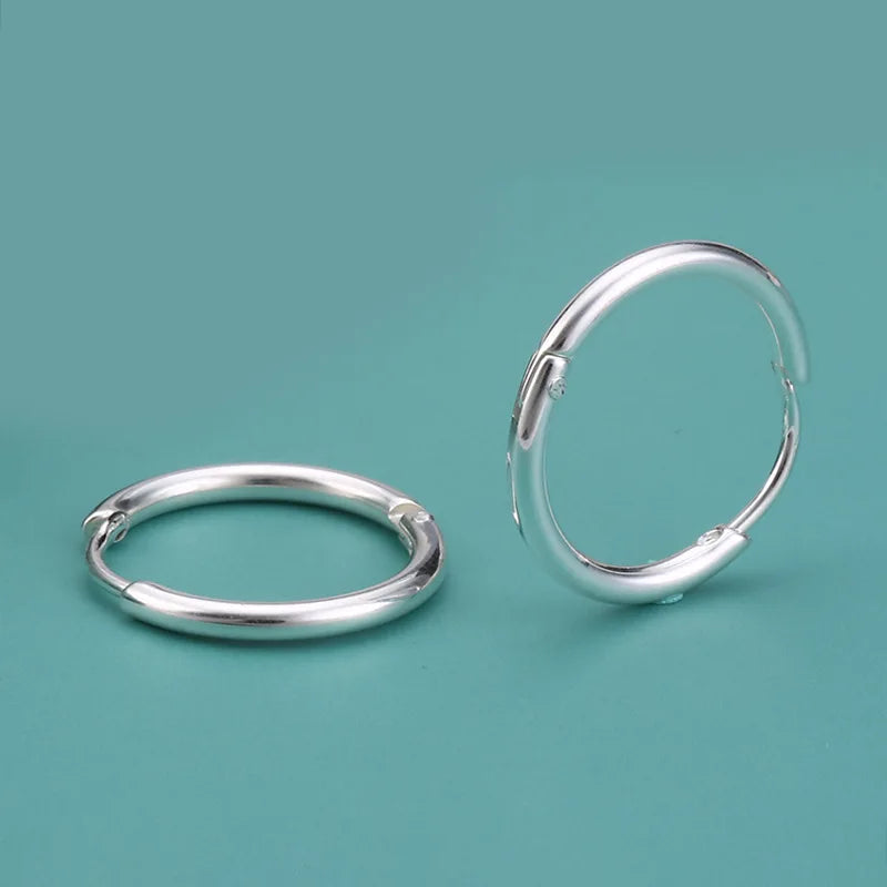 1 Paar 2 mm dünner Kreis Silber Farbe kleine Creolen Ohrring Edelstahl antiallergische Ohrknochen Schnalle Ohrring Gothic Ohrschmuck