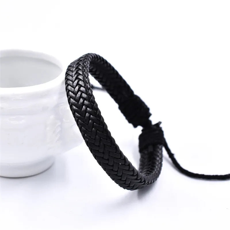 Moderne punk Geflochtene Leder Armband Männer Mode Handgemachte Armreif Charme Spitze-up Männlich Gewebt Armband Geschenke Drop Shipping
