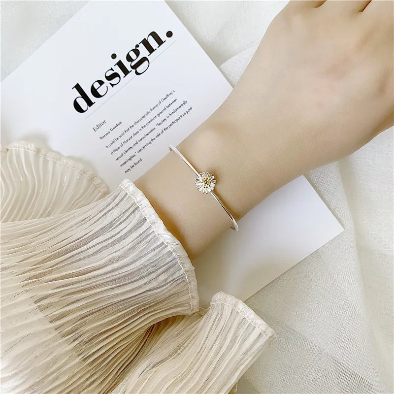 Buyee Armreif mit Blumen aus 925er-Sterlingsilber, Chrysantheme, Gänseblümchen, verstellbar, offen, hypoallergen, feiner Schmuck für Damen, modisches Geschenk