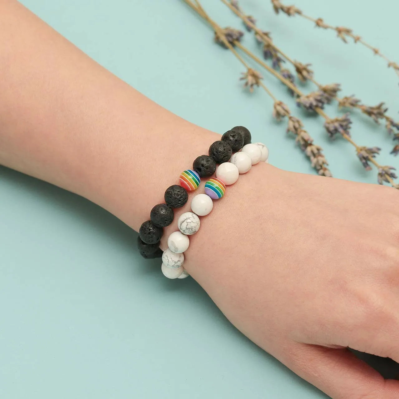 LGBT-Beziehungsarmband Rainbow Pride 8 mm weißes Howlith schwarzes Lavagestein-Armband Natursteinperlen Öldiffusor-Armbänder