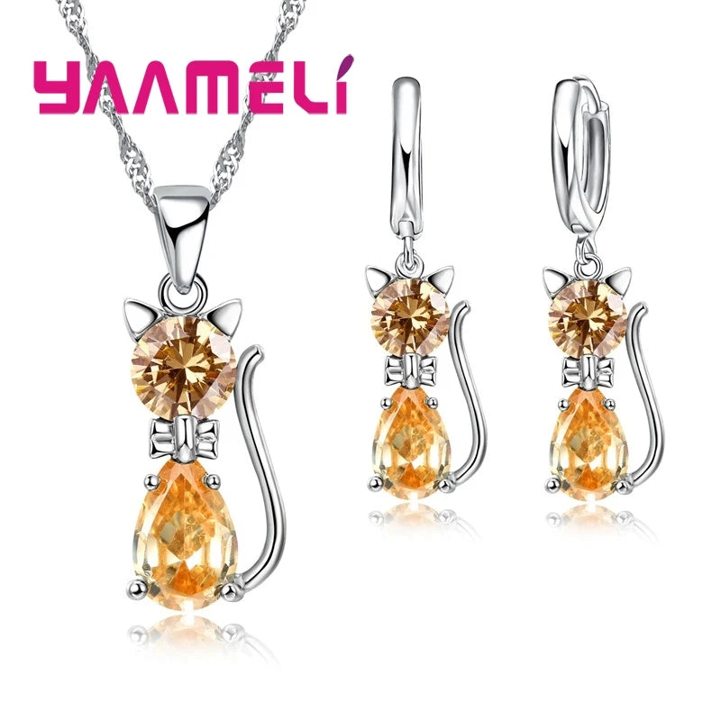 Echtes 925er-Sterlingsilber, farbige Schmucksets für Damen und Mädchen, glänzender österreichischer Kristall, niedliche Katze, Anhänger, Halskette, Huggie-Ohrring