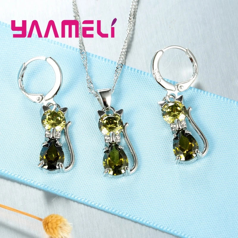 Echtes 925er-Sterlingsilber, farbige Schmucksets für Damen und Mädchen, glänzender österreichischer Kristall, niedliche Katze, Anhänger, Halskette, Huggie-Ohrring