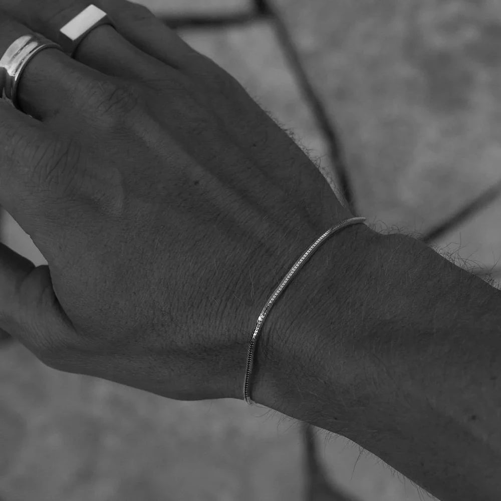 eManco Hochwertiges, vergoldetes, modisches Schlangenknochen-Kettenarmband aus Edelstahl mit schlichter Stil für Herren-Partykleidung