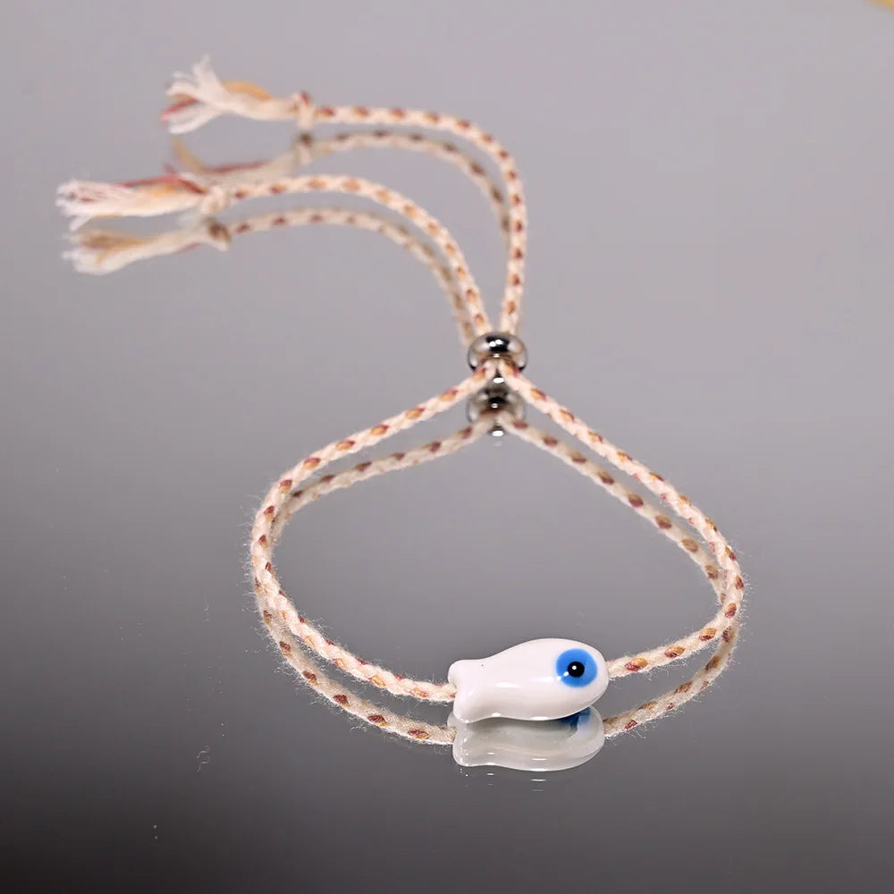 Böhmisches Keramik-Armband mit kleinem Fisch – mehrfarbiger Zugschnur, verstellbar, trendige Knöchel-/Handgelenkkette, süßer Damen-Festival-Schmuck