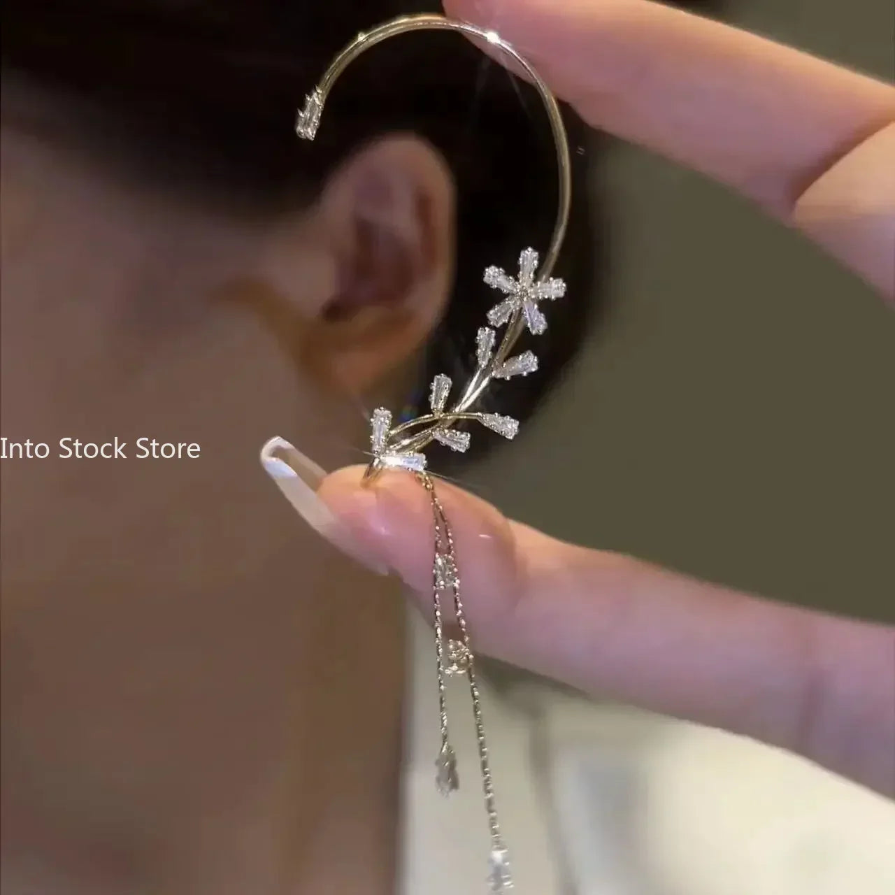 Glänzende Zirkon Schmetterling Ohr Manschette Gold Farbe Quaste Clip auf Ohrringe für Frauen Korea Stil Kupfer Ohrring Ohne Piercing Schmuck