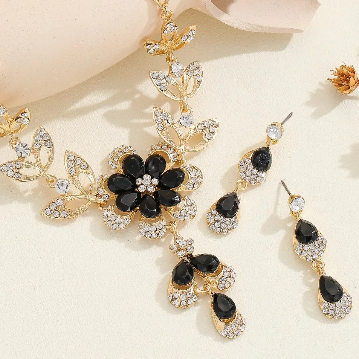 3-teiliges Modeschmuck-Set, luxuriöse Strass-Kristall-Blumen-Ohrringe, elegante Damen-Bankett-Hochzeitsaccessoires, Halsketten-Set