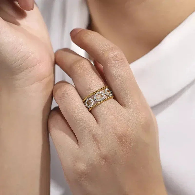 Huitan Luxuriöse Ringe mit zweifarbigem Design, wunderschönes ausgehöhltes Fingerzubehör für Frauen, zarter Schmuck für Verlobungsfeier