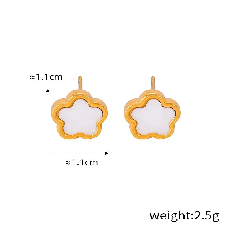 Rustikales frisches Titan-Stahl-Blumen-Accessoires-Armband, weiße Muschel, Acryl-Ohrringe, einfaches Halsketten-Set, Schmuck-Ensemble