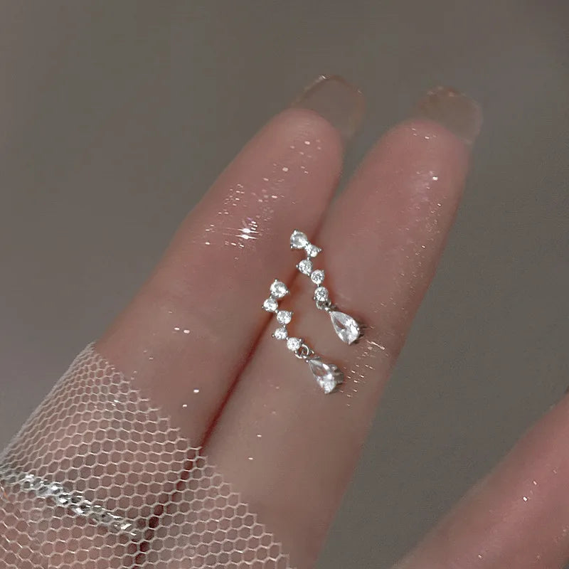 Koreanische Nette Ohr Piercing Wasser Tropfen Ohrringe für Frauen Kristall Kurze Quaste Hypoallergen Weibliche Ohrringe Partei Schmuck Brincos