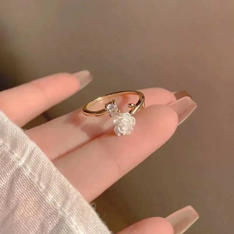 Neue Trend Luxus Ringe für Frauen Vergoldet Edelstahl Rose Ring Mode Ästhetischen Schmuck Temperament Anillos Mujer