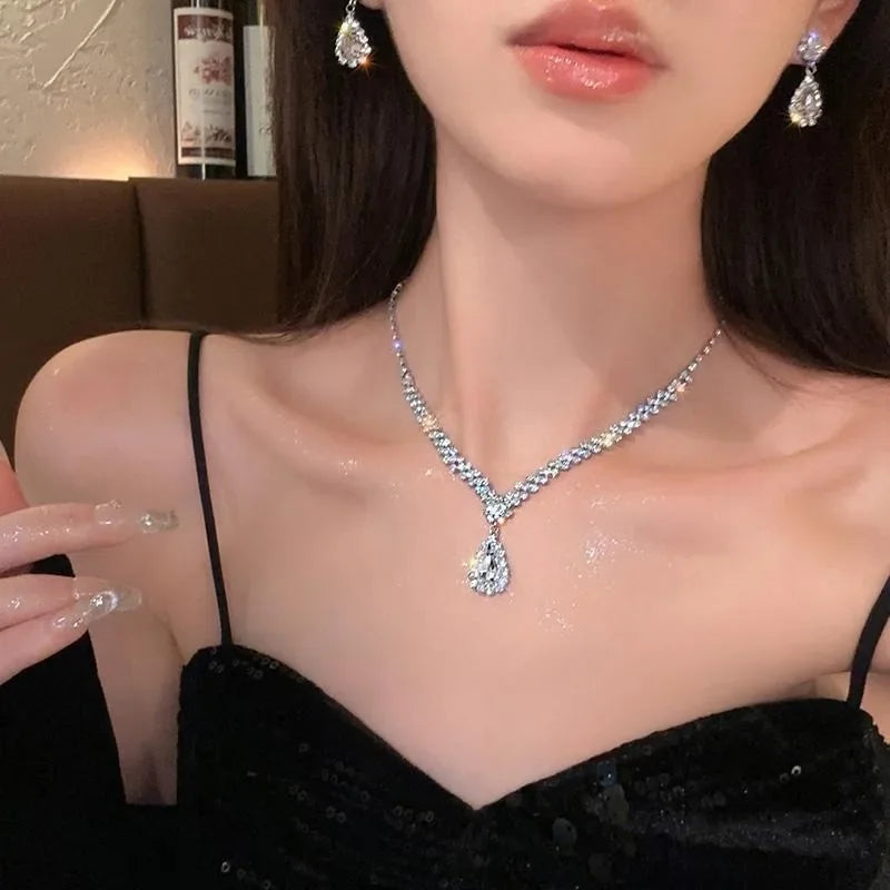 Mode Waterdrop Funkelnde Strass Halskette Frauen Licht Luxus Schmuck Vielseitige Schlüsselbein Kette Schmuck Zubehör