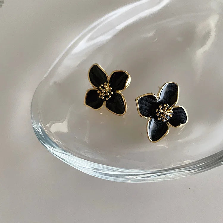 Süße Blume Ohrstecker für Frauen Vintage Metall Ohrstecker Mädchen Mode mehrfarbige frische Ohrring Party Hochzeit Schmuck