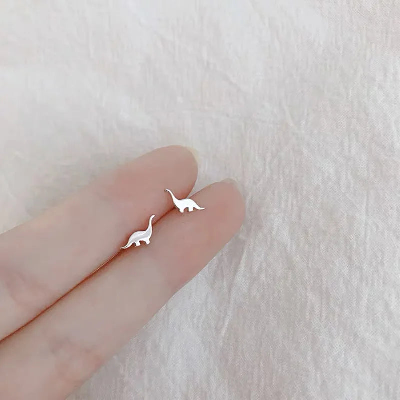 Silberfarbene, einfache kleine Schmetterlings-Ohrstecker für Damen, 925er Silbernadeln, hypoallergen, für den täglichen Gebrauch, Ohrpiercing-Schmuck