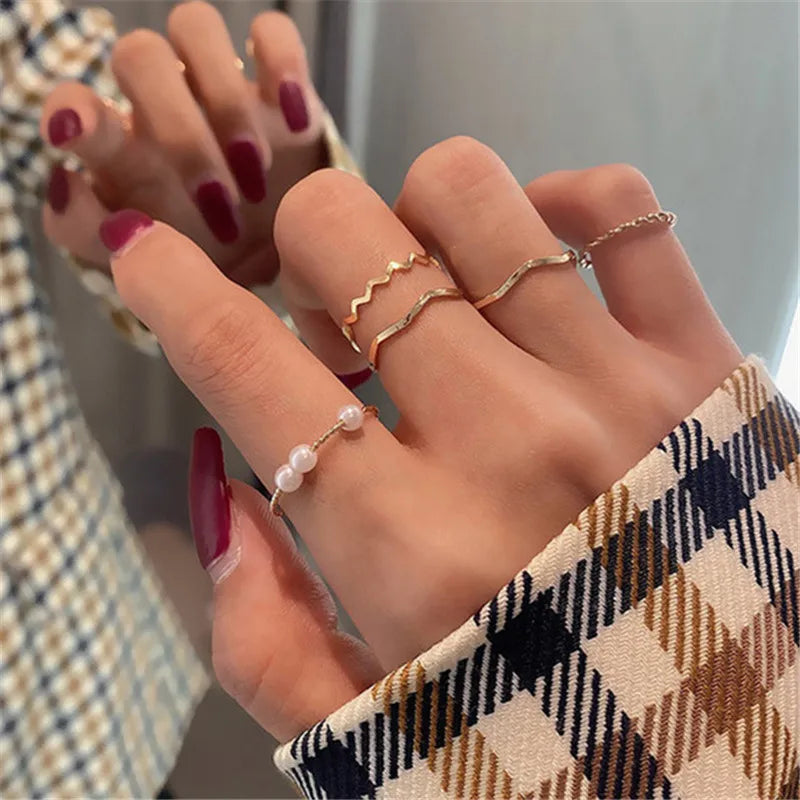 Boho Zirkon Ringe Set für Frauen, Gold Farbe Böhmen Kristall Brief Liebe Herz Mond Pfeil Blume Ring Hochzeit Schmuck Geschenke