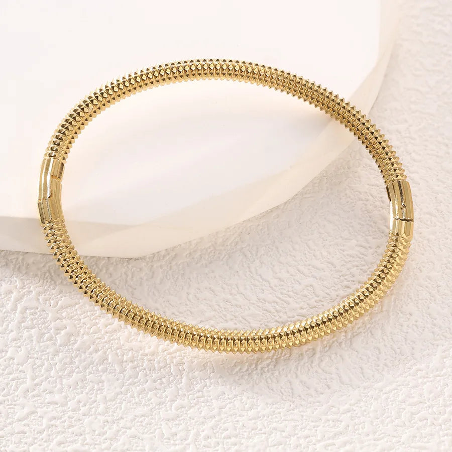 ZAKOL Wasserdichtes Edelstahl-Manschettenarmband, Armreifen für Damen, glattes Metall, zu öffnende Armbänder, Schmuck, Geschenk