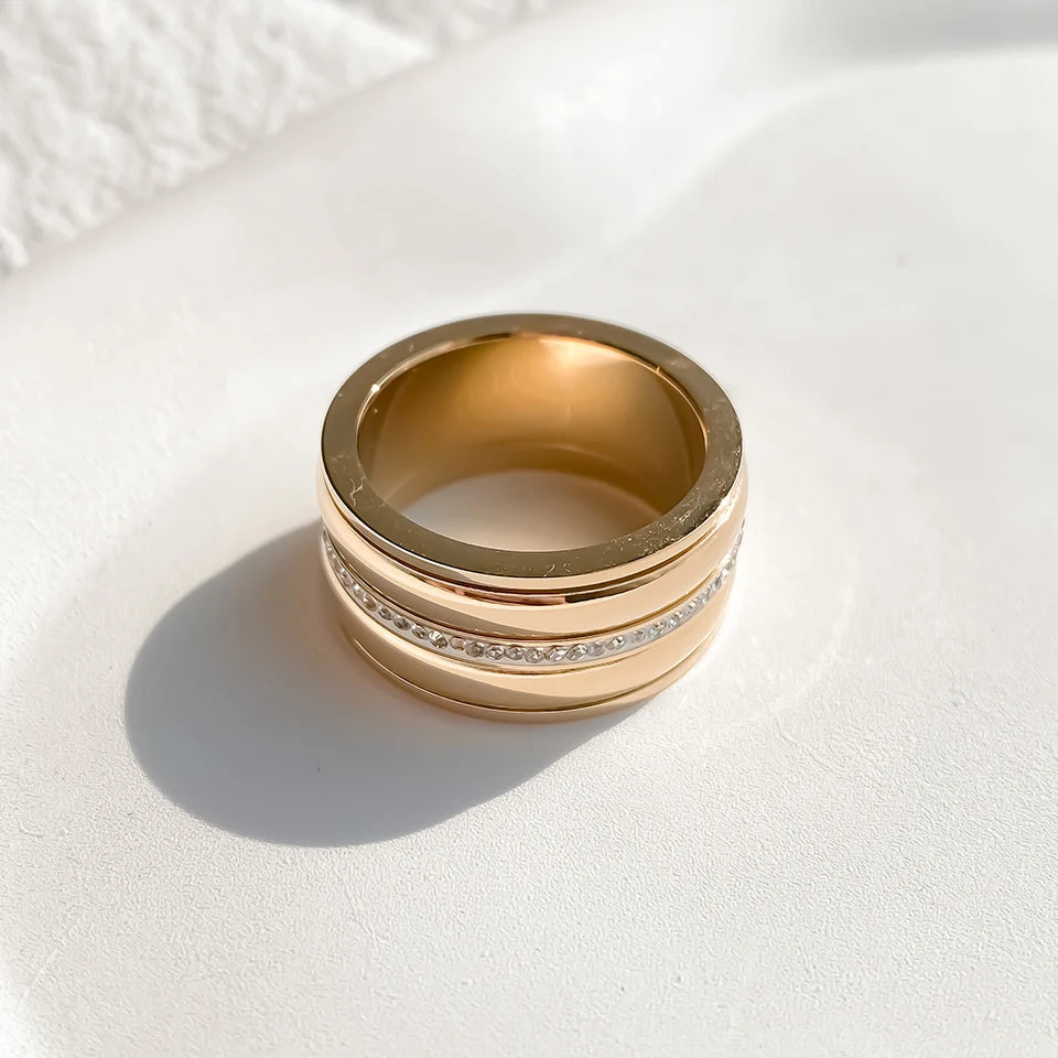 eManco Wide Face Intarsien Strass vergoldet Ring Metallic Paar Edelstahl Schmuck Ringe Fabrik Direkt Großhandelspreis
