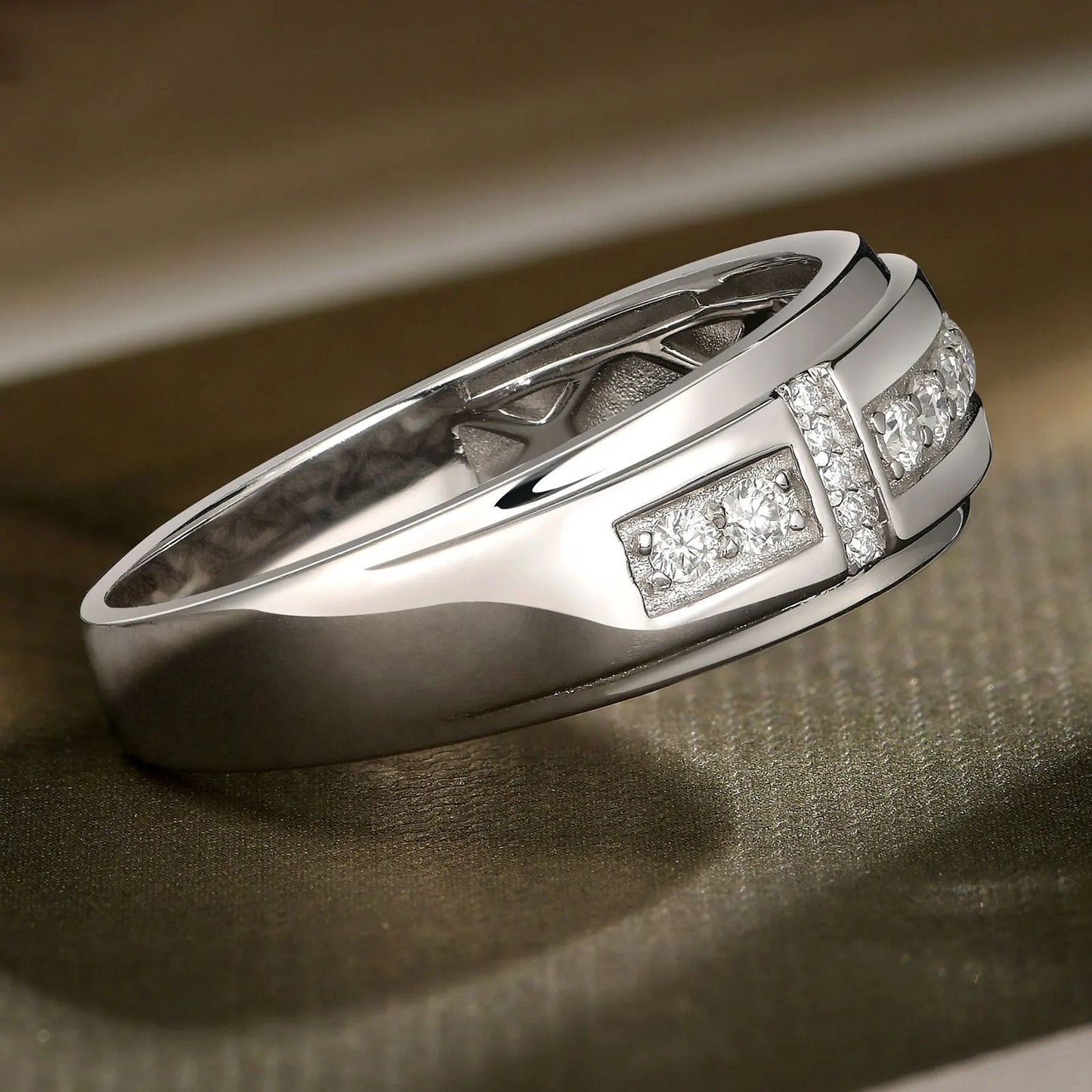 Newshe Eleganter Herren-Ehering aus 925er-Sterlingsilber, voller Moissanit-Ring für ihn, runder Verlobungsring mit halber Ewigkeit
