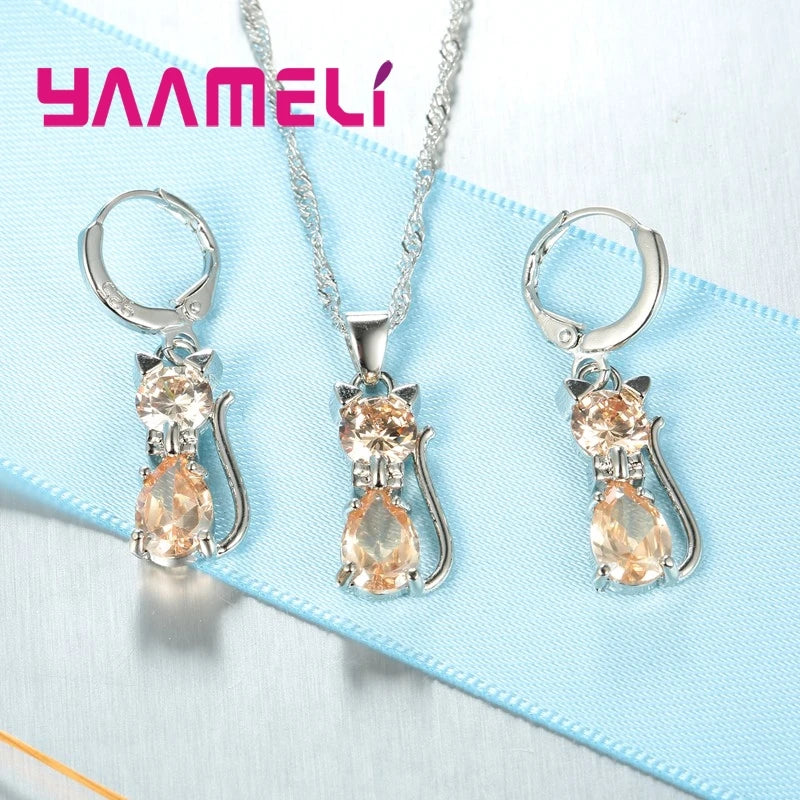 Echtes 925er-Sterlingsilber, farbige Schmucksets für Damen und Mädchen, glänzender österreichischer Kristall, niedliche Katze, Anhänger, Halskette, Huggie-Ohrring