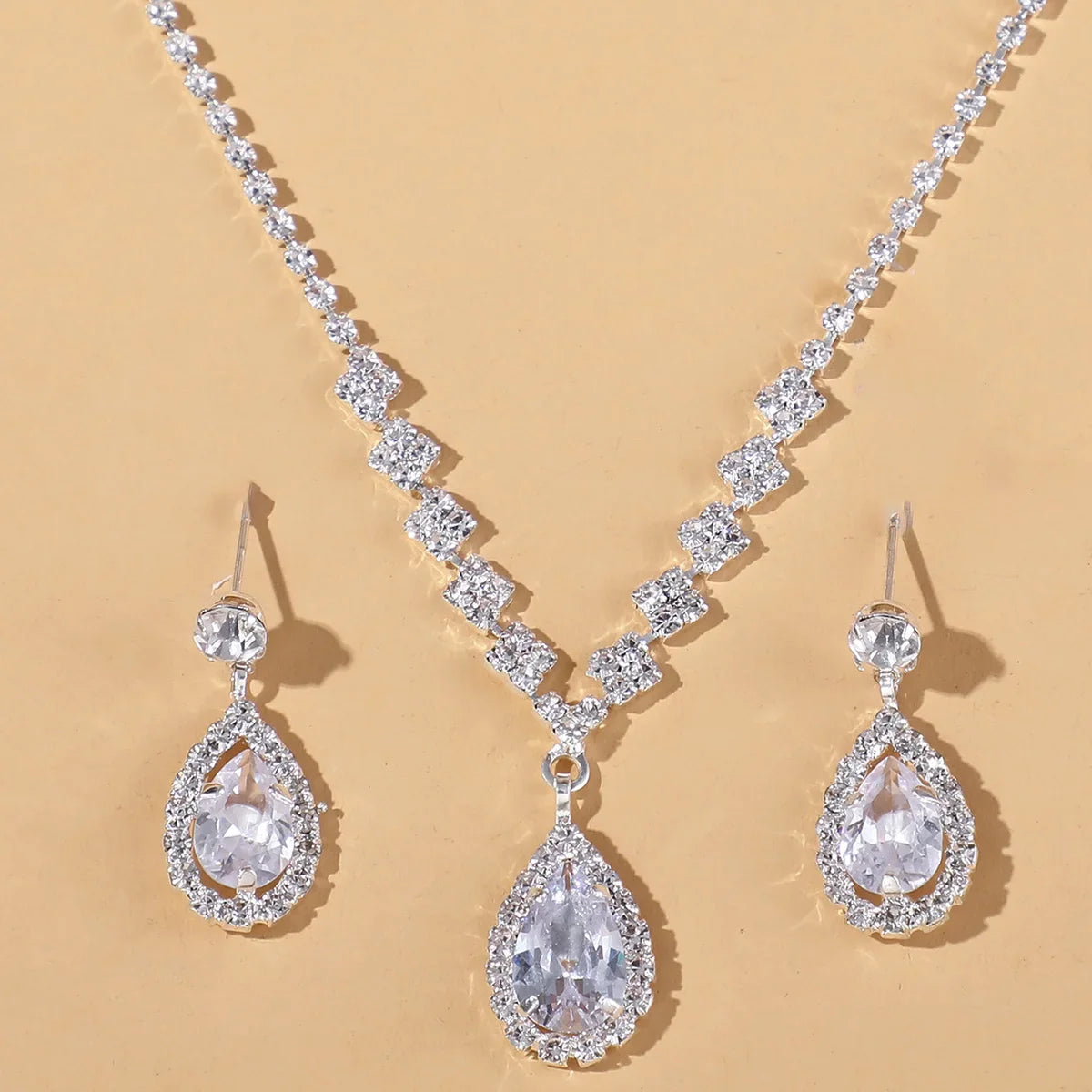 3-teiliges Schmuckset für die Hochzeit, Saison, Damenmode, Tröpfchen-Halskette und Ohrring-Set, Bankett-Party-Zubehör