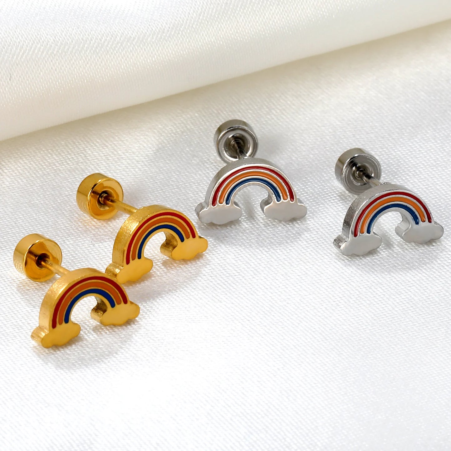LUXUKISSKIDS Ohrstecker aus chirurgischem Stahl für Mädchen/Frauen, Erdbeere, Regenbogen, niedliches romantisches Piercing, winziger Schmuck mit hypoallergenkeit