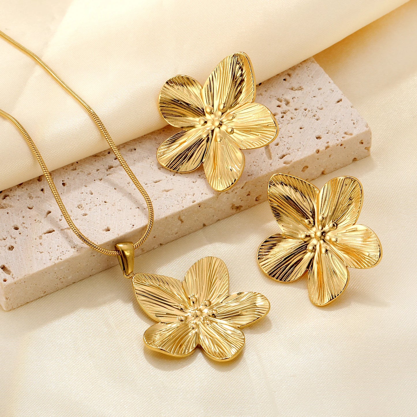 ASONSTEEL Trendy Edelstahl Blume Anhänger Halskette Ohrringe Schmuck Set Vergoldet Party Schmuck Dressing Ästhetische Geschenke