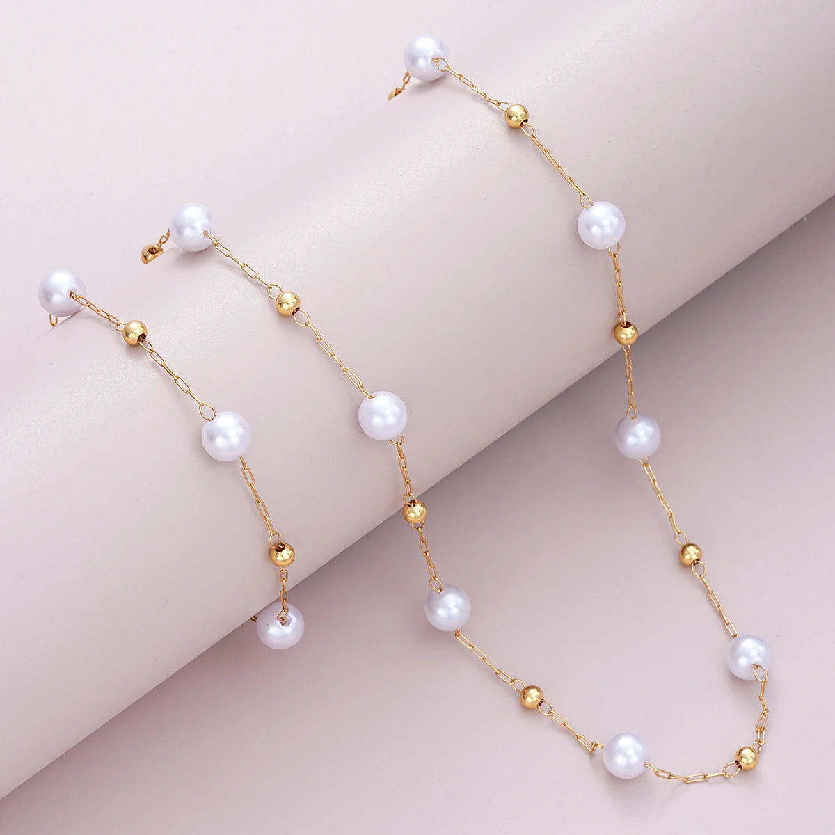 2-teiliges exquisites goldfarbenes böhmisches Schmuckset für Damen, modisches Perlen-Kreuz-Anhänger-Halsketten-Armband-Set, lässiger Schmuck, Geschenke
