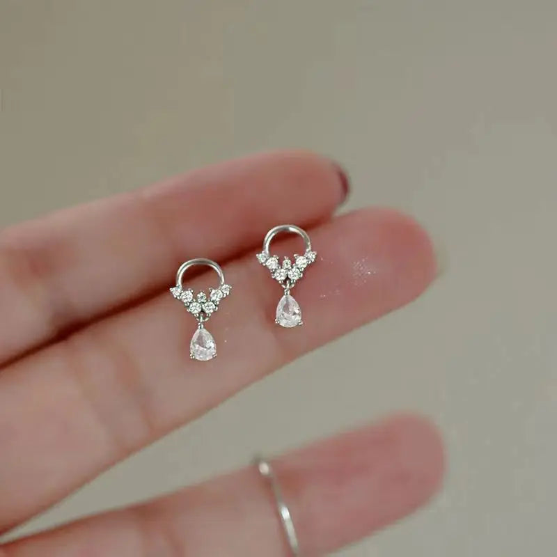 Koreanische Nette Ohr Piercing Wasser Tropfen Ohrringe für Frauen Kristall Kurze Quaste Hypoallergen Weibliche Ohrringe Partei Schmuck Brincos