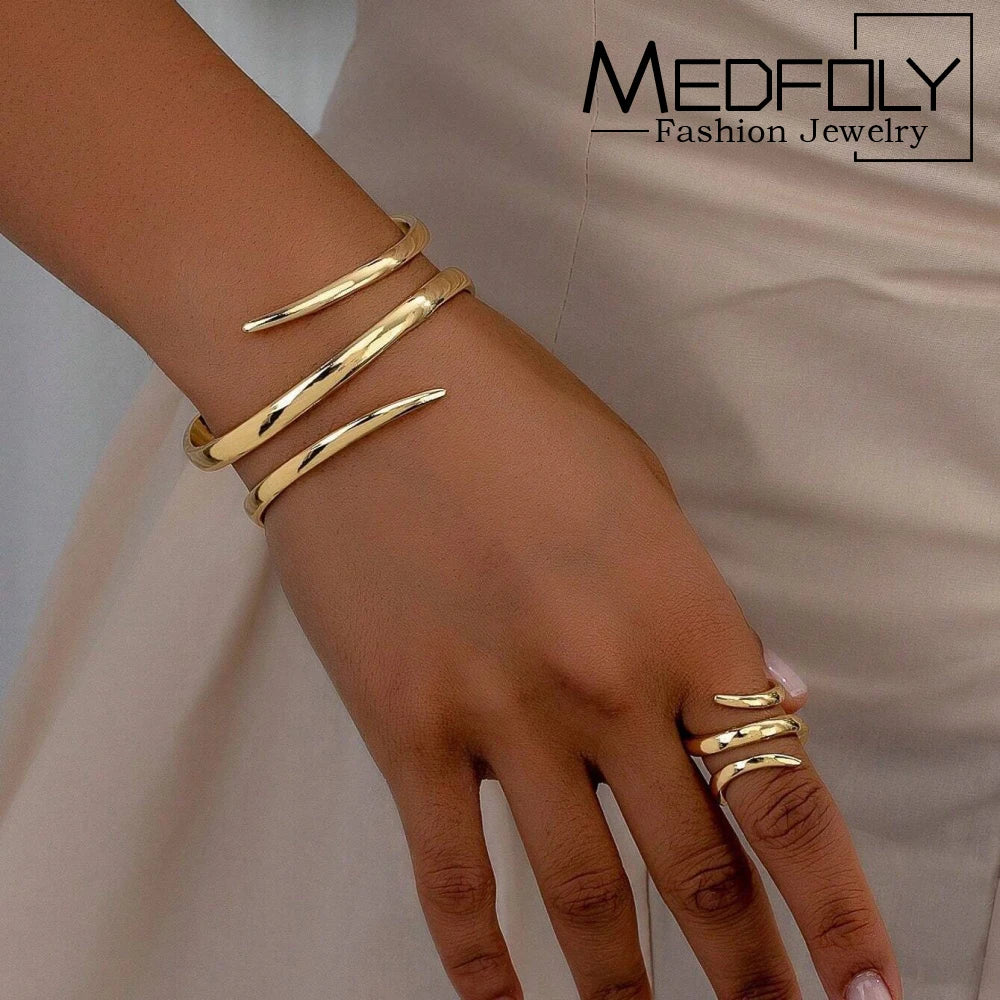 MEDFOLY vergoldetes Manschettenarmreif-Set für Frauen, exquisite polierte Linien, hohle Wassertropfen, Armbänder, Set, Schmuck, Geschenke