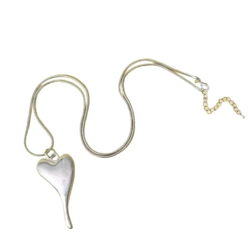 Europäischer und amerikanischer High-End-Herzanhänger, lange Halskette, vielseitige und trendige Pulloverkette für Damen, Schlüsselbeinkette