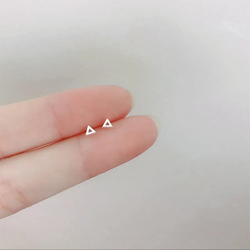 Silberfarbene, einfache kleine Schmetterlings-Ohrstecker für Damen, 925er Silbernadeln, hypoallergen, für den täglichen Gebrauch, Ohrpiercing-Schmuck