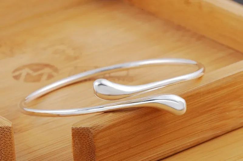 Charm-Armbänder aus 925er-Sterlingsilber für Damen, feine Wassertropfen-Armreifen, Damenmode, Hochzeit, Party, Weihnachtsgeschenk, Schmuck