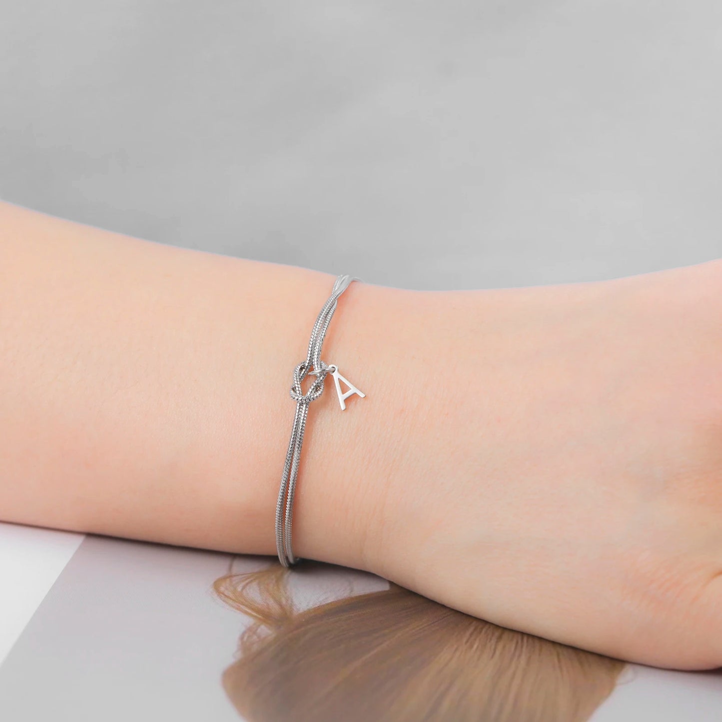 Skyrim Anfangsbuchstabe Liebe Knoten Armbänder Frauen Männer Paar Edelstahl Gold Farbe Schlangenkette Armbänder A-Z Alphabet Schmuck