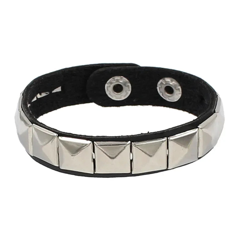 Punk-Lederarmband für 90er-Jahre-Männer und Frauen, Nieten-Manschettenarmband, verstellbares schwarzes Lederarmband, Metallbesatz, Schmuck, Geschenk