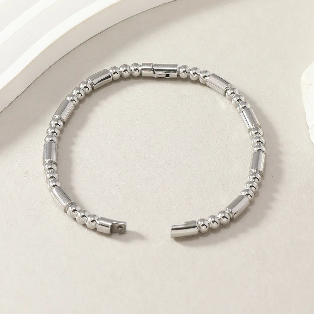 ZAKOL Wasserdichtes Edelstahl-Manschettenarmband, Armreifen für Damen, glattes Metall, zu öffnende Armbänder, Schmuck, Geschenk
