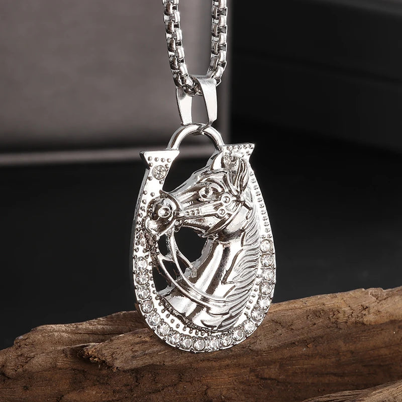 Gothic Green Stone Bull Skull Halskette Anhänger Punk Tier Halskette Herren Stier Sternzeichen Amulett Schmuck Jubiläumsgeschenk