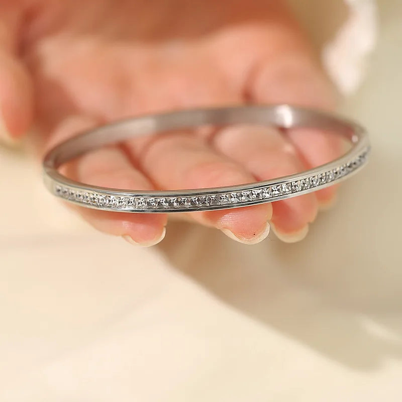 ZAKOL Wasserdichtes Edelstahl-Manschettenarmband, Armreifen für Damen, glattes Metall, zu öffnende Armbänder, Schmuck, Geschenk