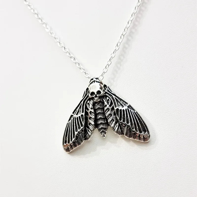 Neue Gothic Occult Dark Schädel Motte Anhänger Halskette Für Frauen Männer Silber Farbe Goth Punk Mode Schmuck Halloween Zubehör