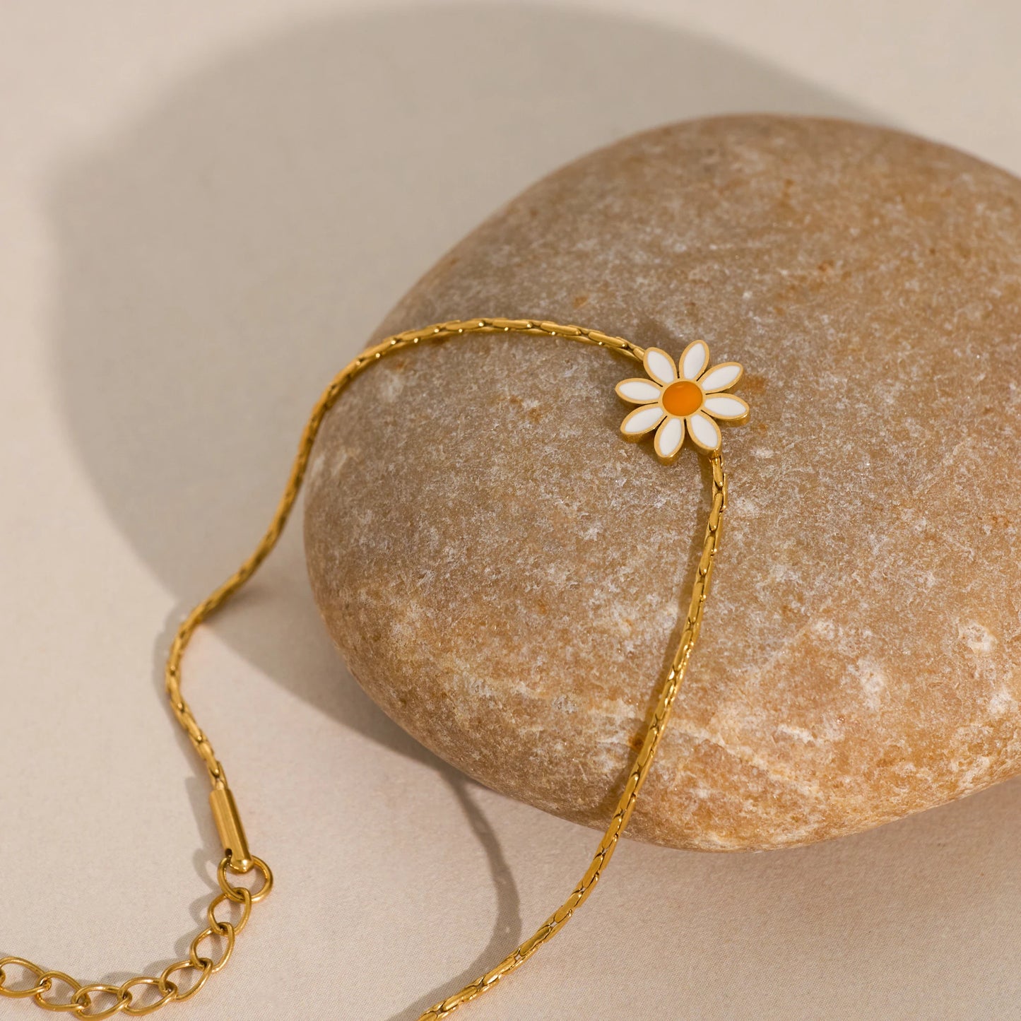 DASEIN Neues Gänseblümchen-Armband mit weißem Tropfen, Kleber, Blume, Sommer-Jugend-Armband, 18 Karat vergoldeter Edelstahl, hochwertiger Schmuck für Mädchen