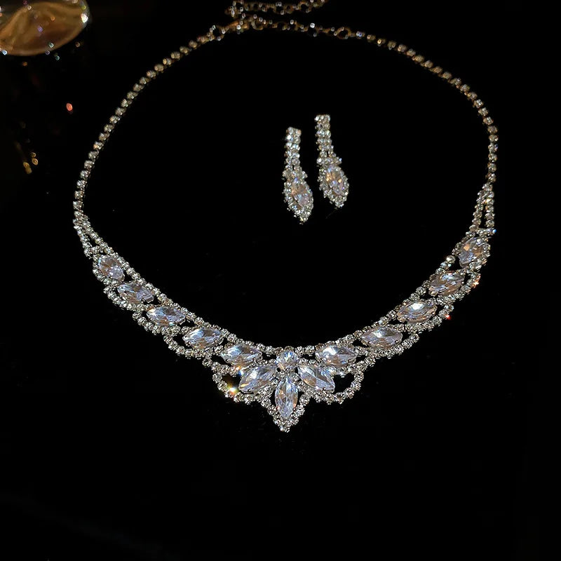 Wassertropfen U-förmige Halskette Tropfenohrringe Zweiteiliges Set Mode Halsketten Eingelegte Strass Schmucksets Hochzeitsgeschenk