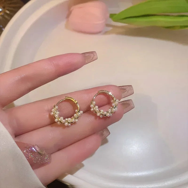 Französische Imitationsperle Creolen Kleine runde Kreisring Ohrringe für Frauen Minimalistischer Schmuck Elegante Ohrschnalle Geschenke