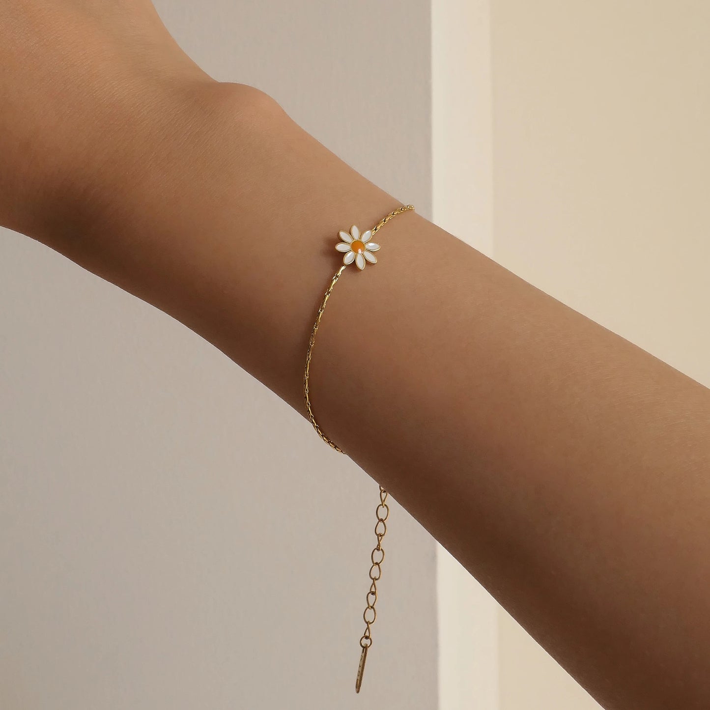 DASEIN Neues Gänseblümchen-Armband mit weißem Tropfen, Kleber, Blume, Sommer-Jugend-Armband, 18 Karat vergoldeter Edelstahl, hochwertiger Schmuck für Mädchen