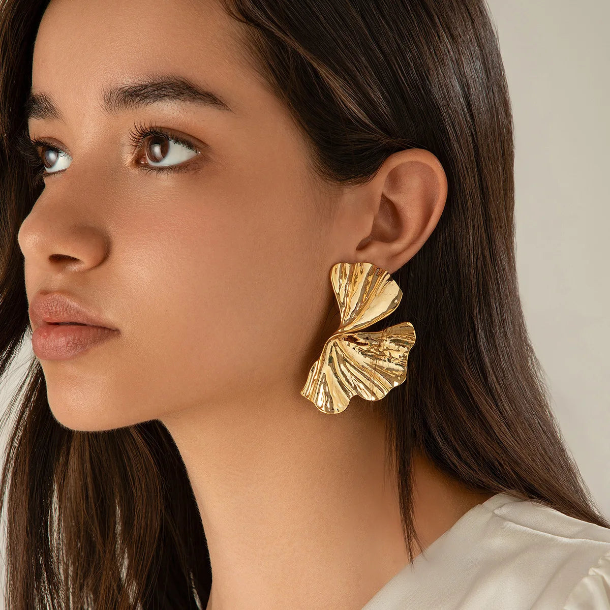 CCB Big Ginkgo Leaf Goldene Ohrstecker für Frauen, einfach, vielseitig, Persönlichkeit, übertrieben, glatt, kreativer Schmuck, Mädchen-Geschenk