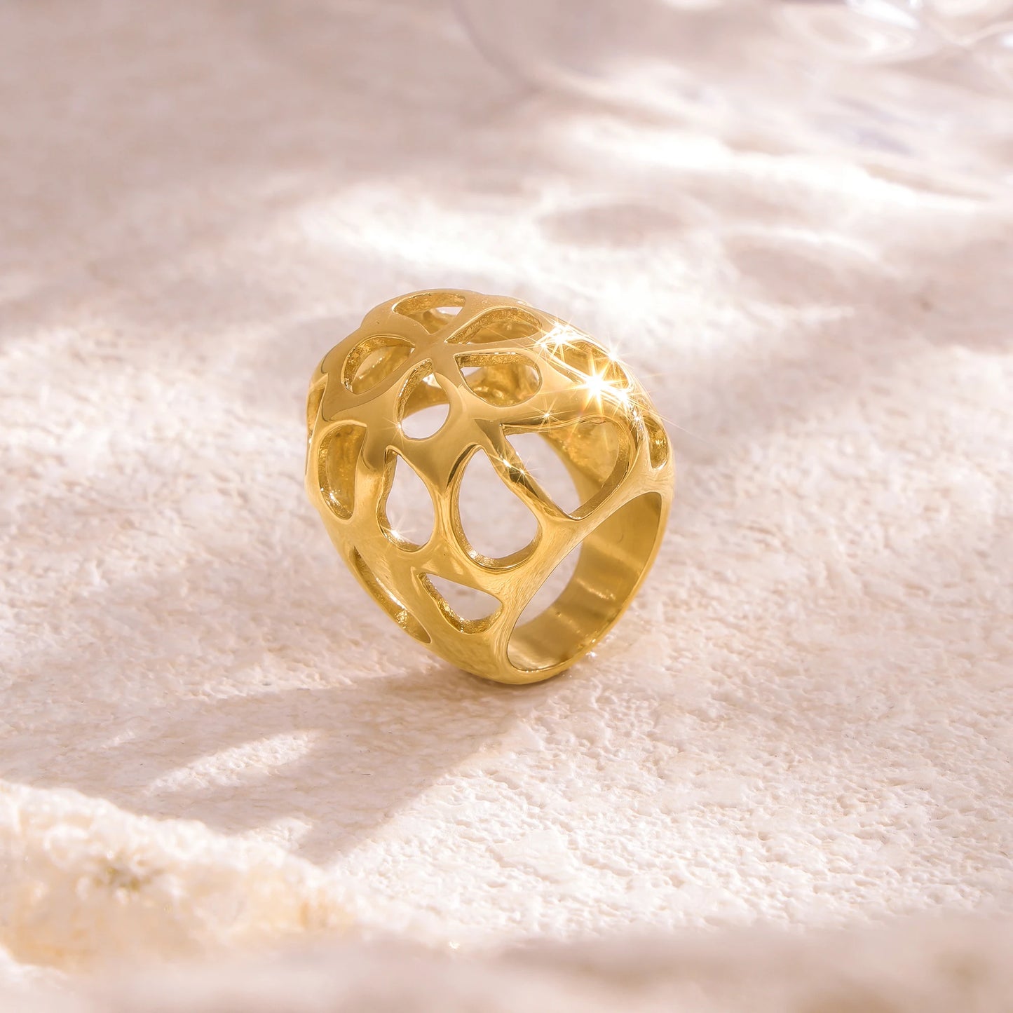 Einzigartiger ausgehöhlter Kugelring für Frauen, 18 Karat vergoldet, Übertreibung, Damen-Fingerringe aus Edelstahl, ästhetischer Damenschmuck