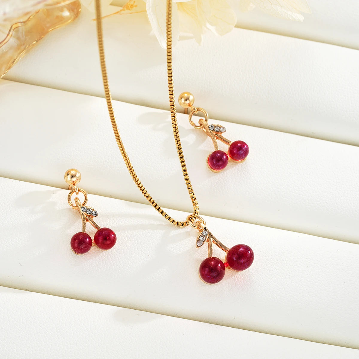 3PCS Rote Kirsche Anhänger Edelstahl Halskette Ohrringe für Frauen Mode Gold Farbe Box Kette Halsketten Ohrringe Sets Schmuck