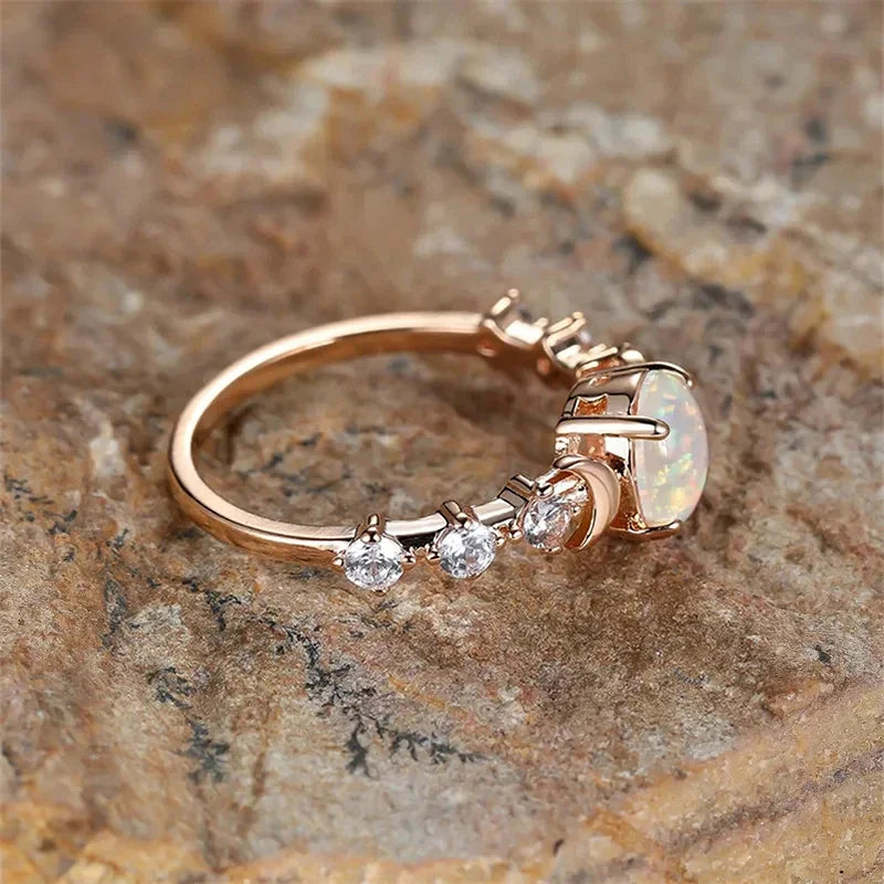 Huitan Blau/Weiß Imitation Opal Mond Ringe für Frauen Ästhetische Hochzeit Zubehör Phantasie Jahrestag Geschenk Statement Schmuck Heißer
