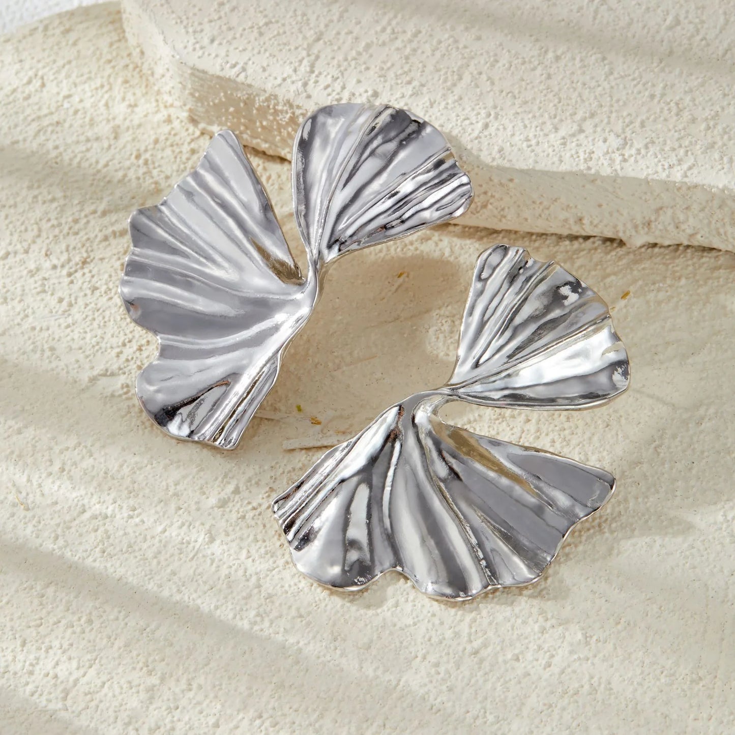 CCB Big Ginkgo Leaf Goldene Ohrstecker für Frauen, einfach, vielseitig, Persönlichkeit, übertrieben, glatt, kreativer Schmuck, Mädchen-Geschenk