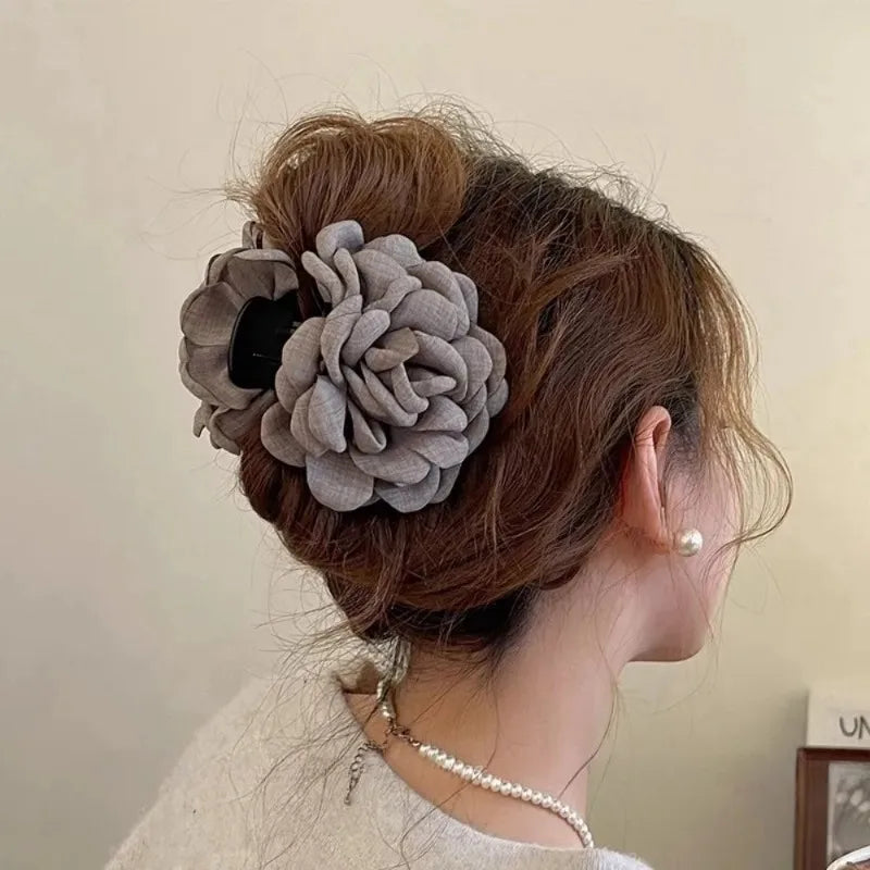 16 Farben Schweiß mittlerer Baumwollstoff Rose Blume Haarklammern für Frauen koreanische Ctach Shark Clamp Haarschmuck 2024