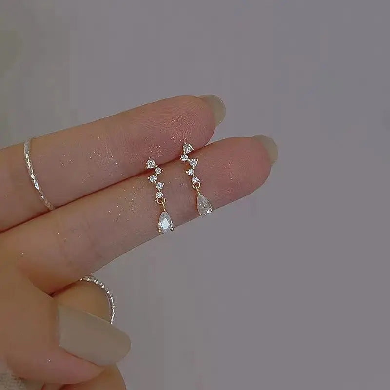 Koreanische Nette Ohr Piercing Wasser Tropfen Ohrringe für Frauen Kristall Kurze Quaste Hypoallergen Weibliche Ohrringe Partei Schmuck Brincos