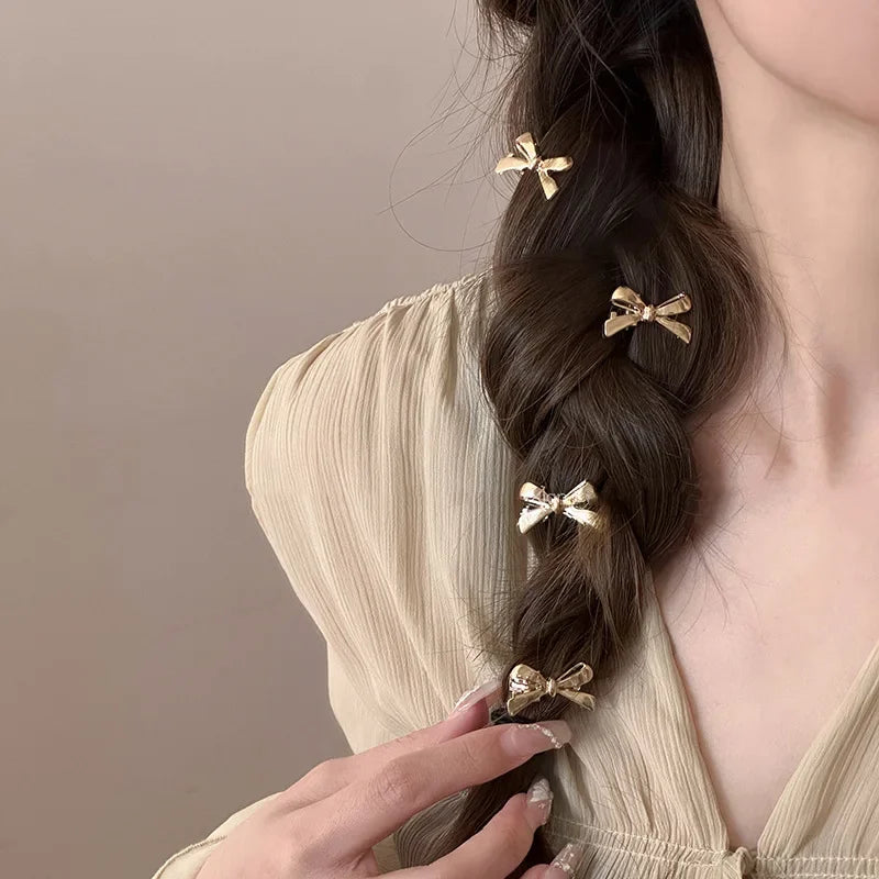 4 Stück/Set neue Mini-Haarnadeln mit goldener Schleife für Damen, süße und coole Mädchen-Pony-Haarnadeln und Haar-Accessoires